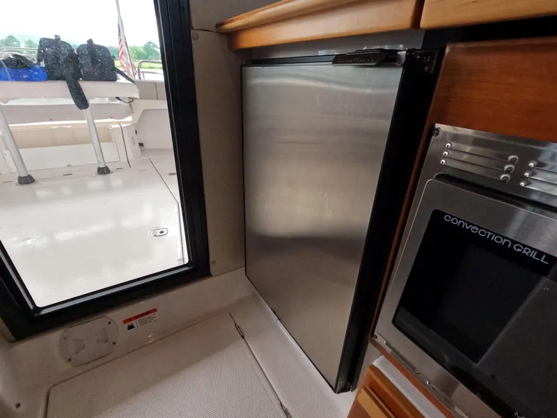 Slide: The Image of Cutwater C-30 Sedan 2020 - 50