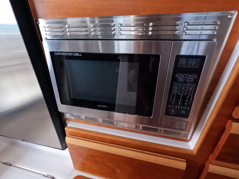 Slide: The Image of Cutwater C-30 Sedan 2020 - 51