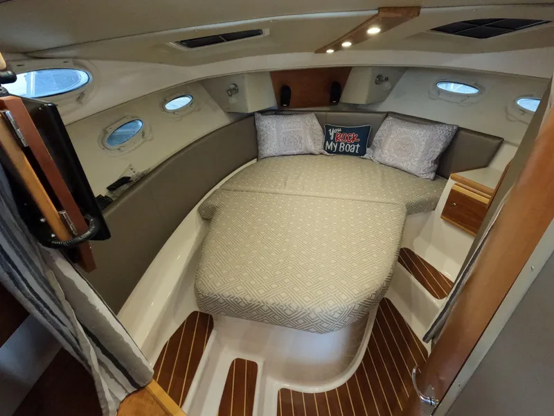 Slide: The Image of Cutwater C-30 Sedan 2020 - 53