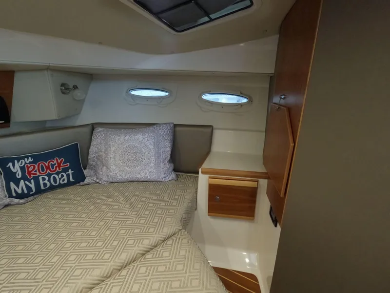 Slide: The Image of Cutwater C-30 Sedan 2020 - 55