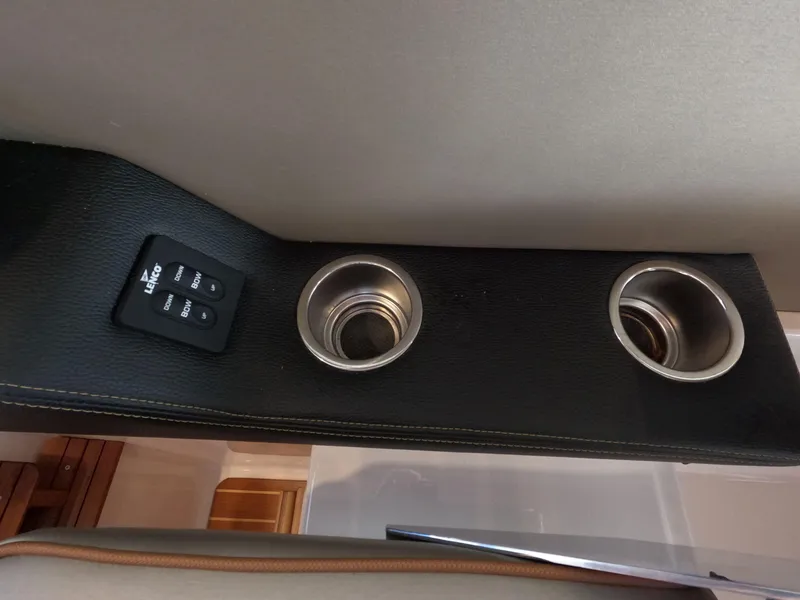 Slide: The Image of Cutwater C-30 Sedan 2020 - 72