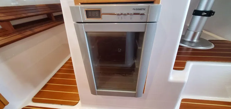 Slide: The Image of Cutwater C-30 Sedan 2020 - 74