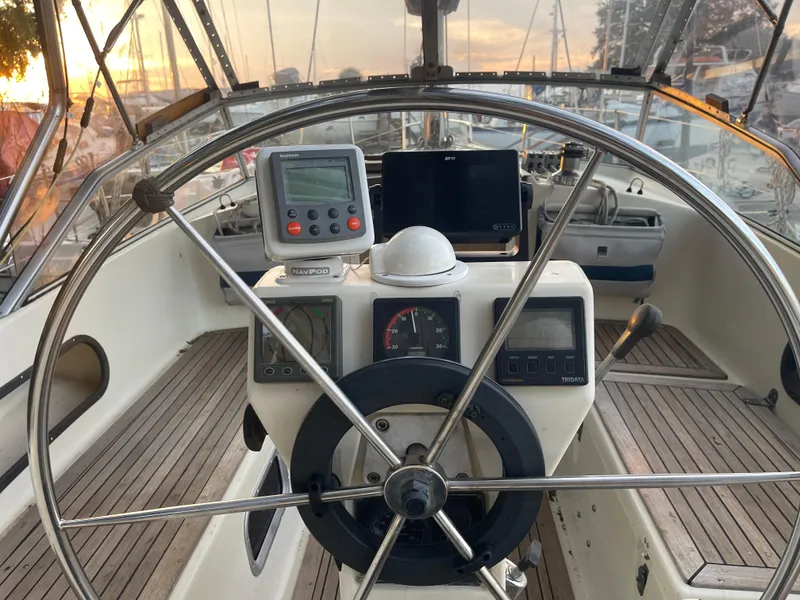 Slide: The Image of Maxi 35 CC 1990 - 57