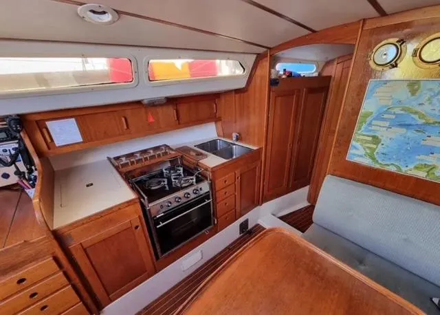 Slide: The Image of Maxi 35 CC 1990 - 61