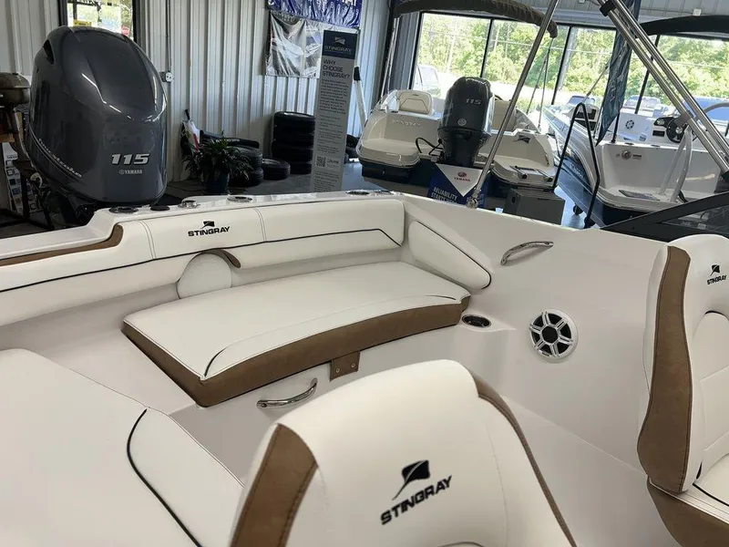 Slide: The Image of 2026 Stingray 191 DC boat with Yamaha 115 engine in showroom. - 10
