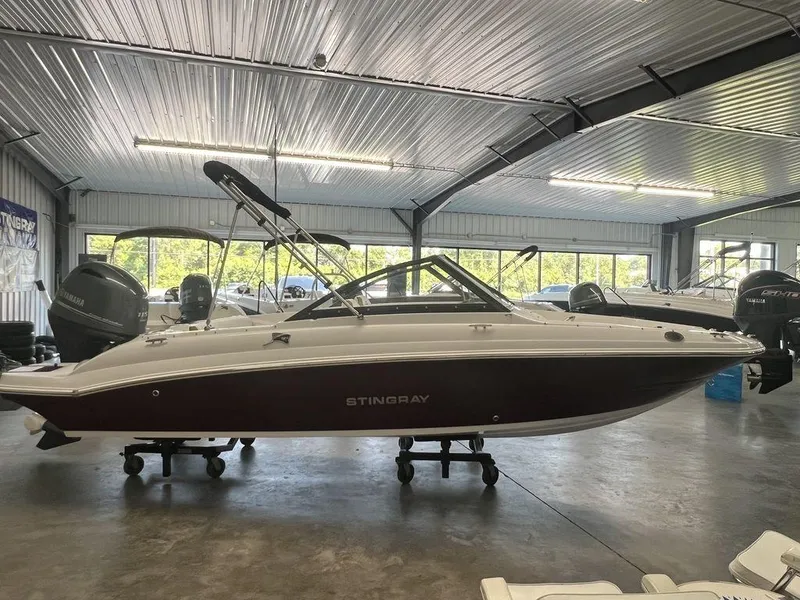 Slide: The Image of 2026 Stingray 191 DC boat displayed in a showroom. - 2