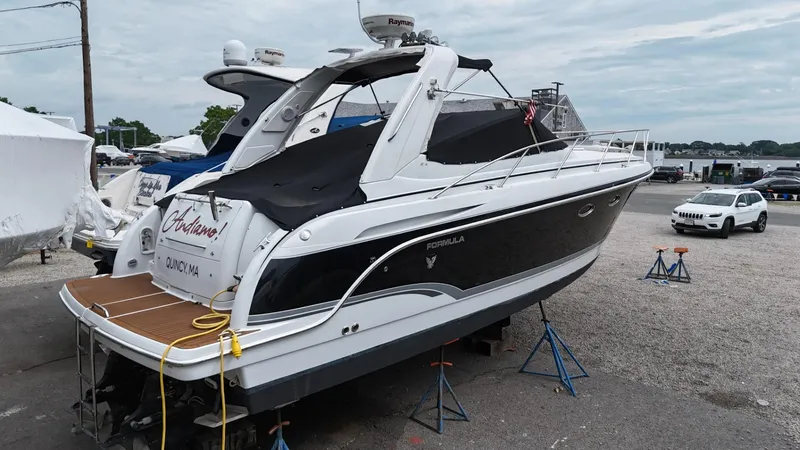 Slide: The Image of Formula 31 Performance Cruiser 2007 - 2