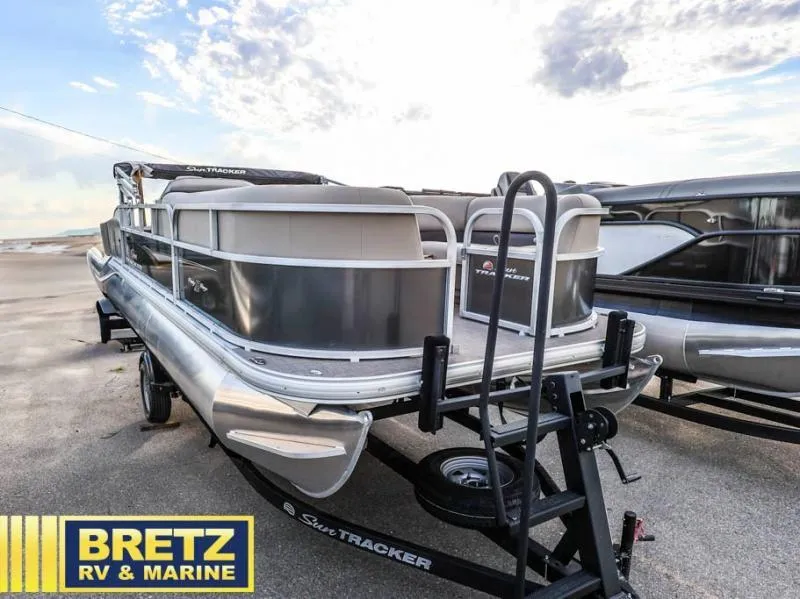 Slide: The Image of Party Barge 18 DLX 2025 - 10