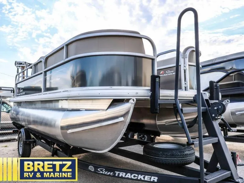 Slide: The Image of Party Barge 18 DLX 2025 - 11