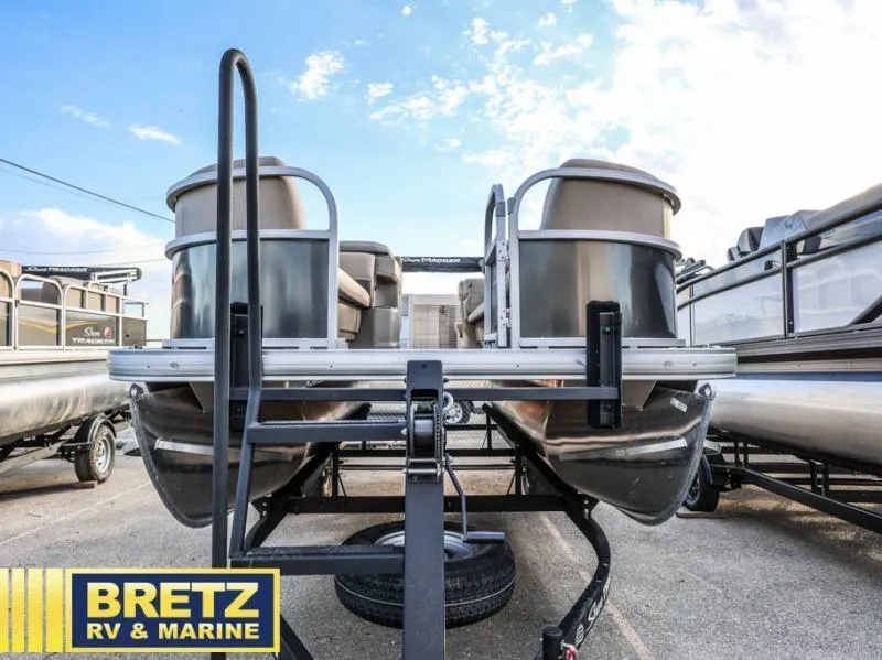 Slide: The Image of Party Barge 18 DLX 2025 - 12