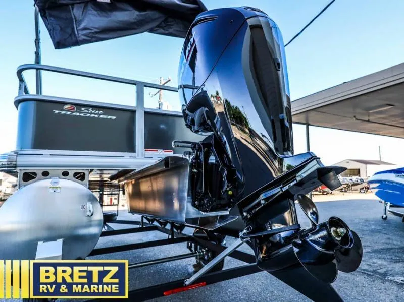 Slide: The Image of Party Barge 18 DLX 2025 - 15