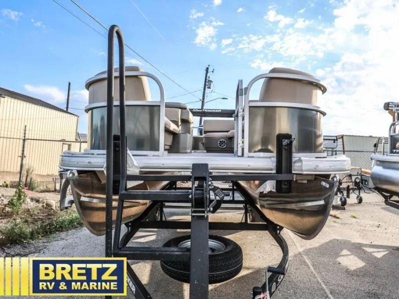 Slide: The Image of Party Barge 18 DLX 2025 - 11