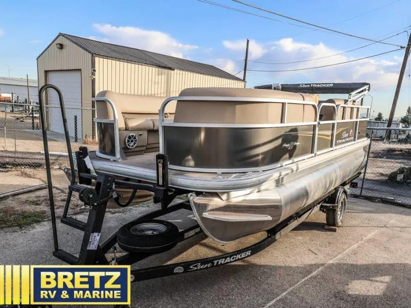 Slide: The Image of Party Barge 18 DLX 2025 - 12