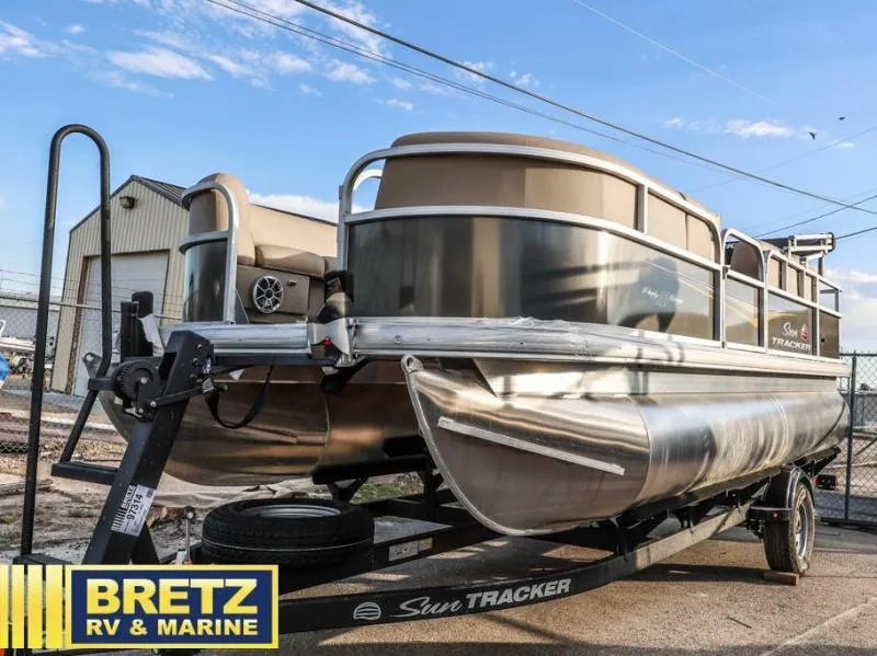 Slide: The Image of Party Barge 18 DLX 2025 - 13