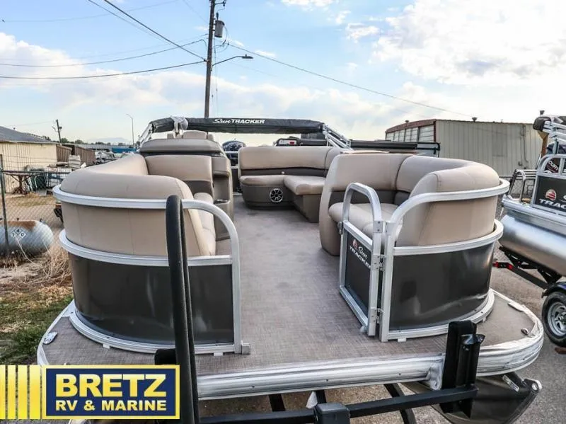 Slide: The Image of Party Barge 18 DLX 2025 - 14