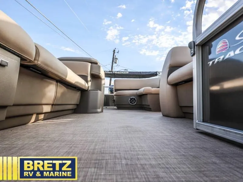 Slide: The Image of Party Barge 18 DLX 2025 - 16