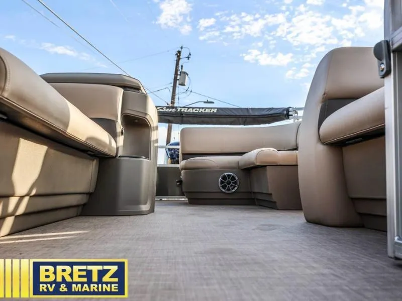 Slide: The Image of Party Barge 18 DLX 2025 - 17