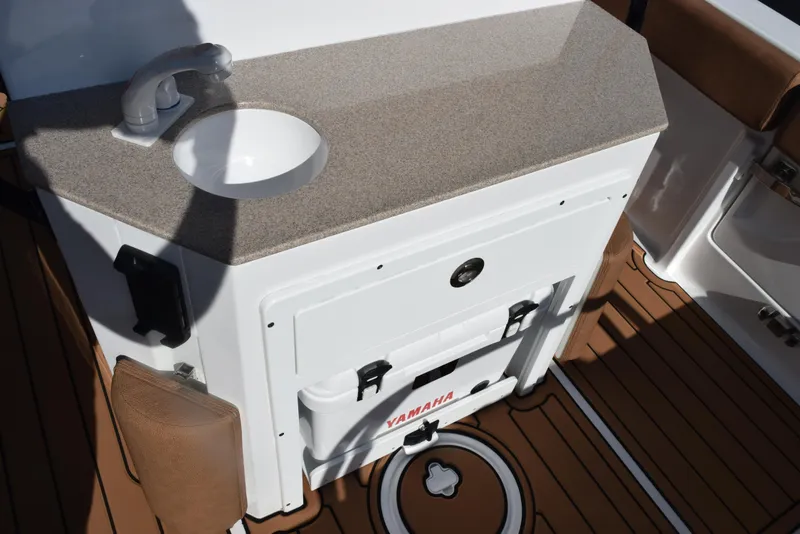 Slide: The Image of Sea Hunt Ultra 239 SE 2024 - 10