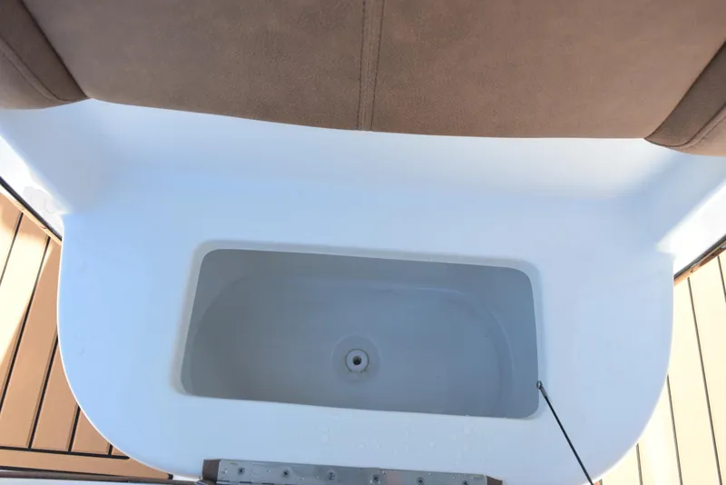 Slide: The Image of Sea Hunt Ultra 239 SE 2024 - 17