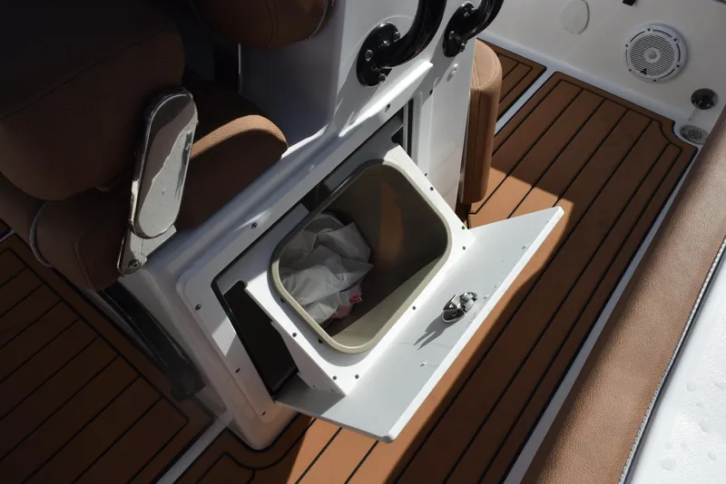 Slide: The Image of Sea Hunt Ultra 239 SE 2024 - 19