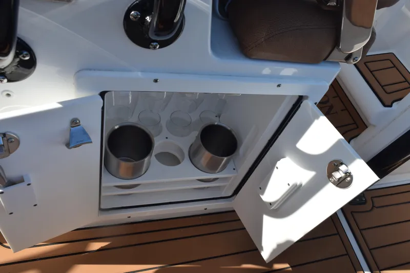 Slide: The Image of Sea Hunt Ultra 239 SE 2024 - 20