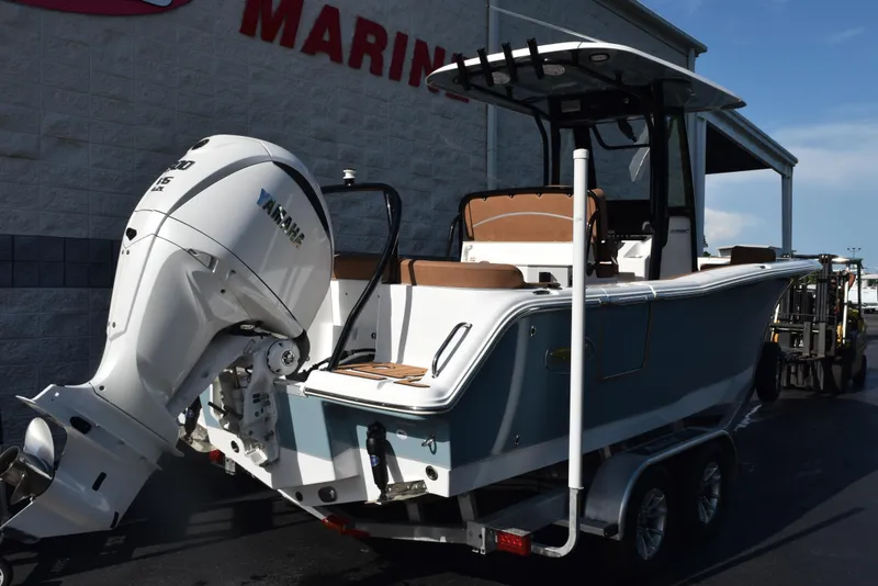 Slide: The Image of Sea Hunt Ultra 239 SE 2024 - 4