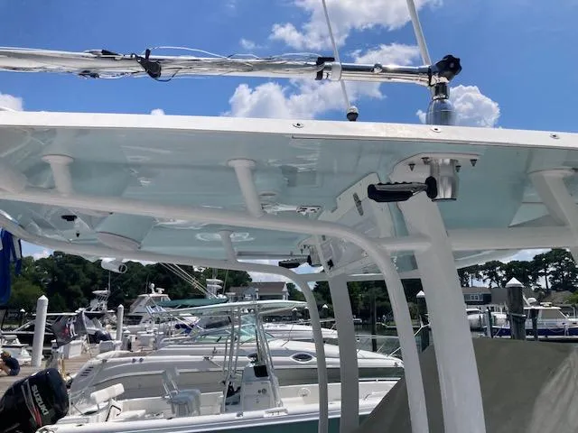 Slide: The Image of 2014 Sea Hunt Gamefish 27 boat docked under a clear blue sky. - 10