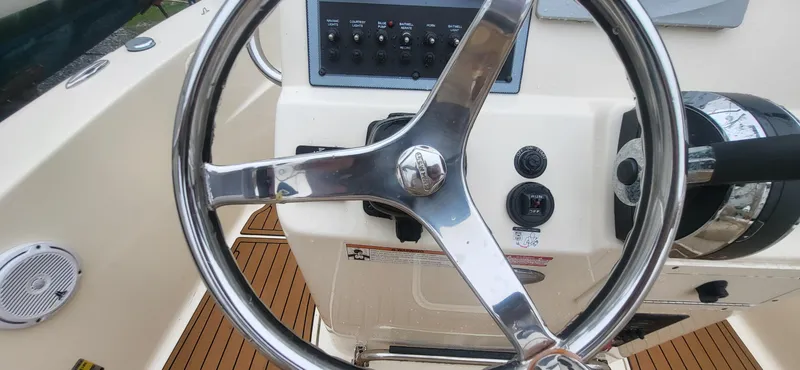 Slide: The Image of Scout 195 Sportfish 2020 - 11