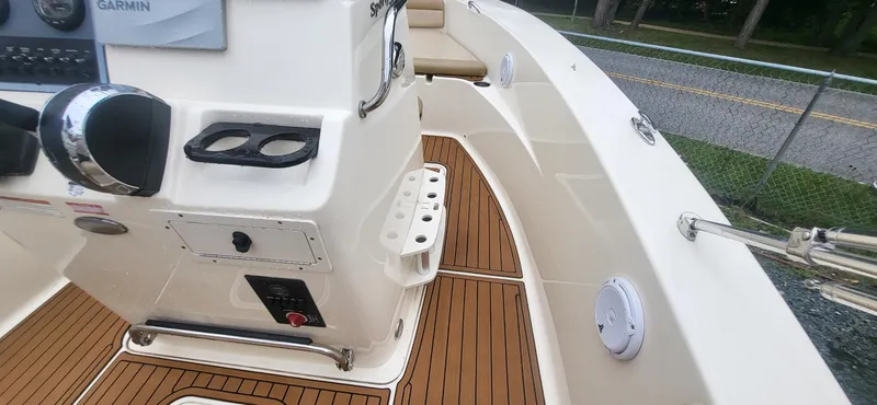 Slide: The Image of Scout 195 Sportfish 2020 - 14