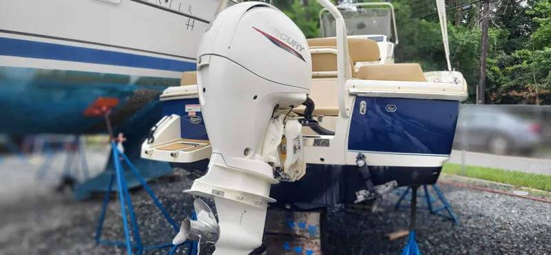 Slide: The Image of Scout 195 Sportfish 2020 - 2