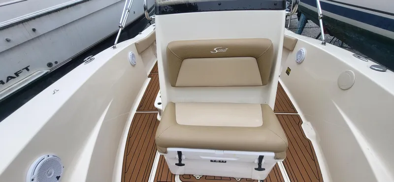 Slide: The Image of Scout 195 Sportfish 2020 - 6