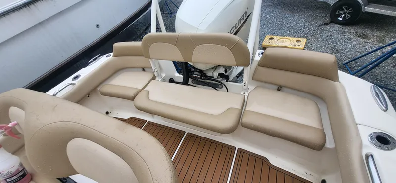 Slide: The Image of Scout 195 Sportfish 2020 - 8