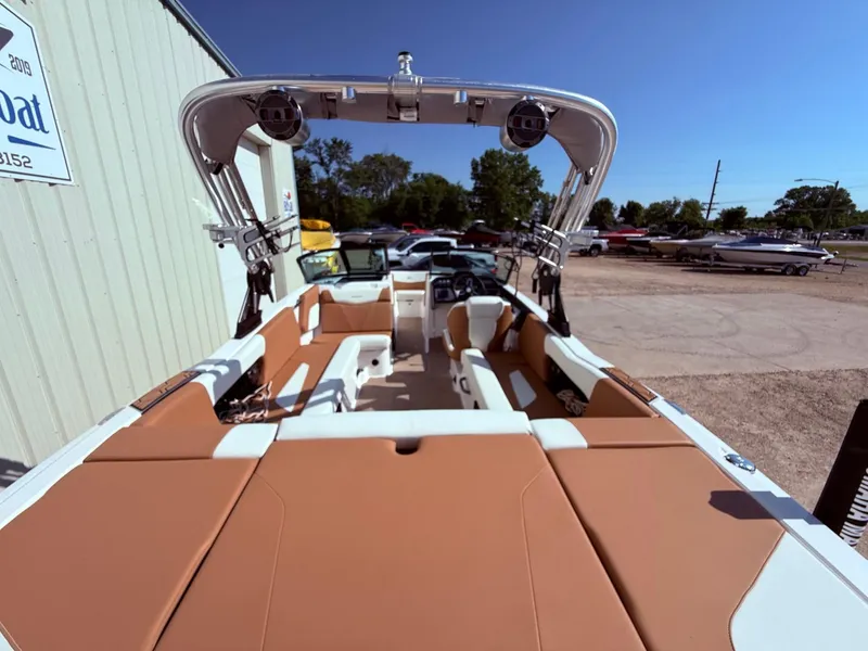 Slide: The Image of MasterCraft NXT 22 2021 - 12