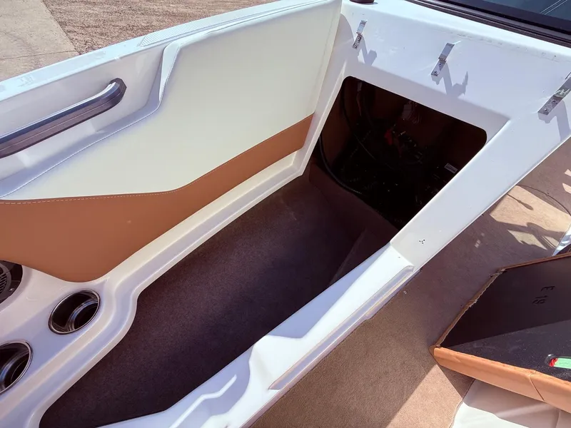 Slide: The Image of MasterCraft NXT 22 2021 - 16