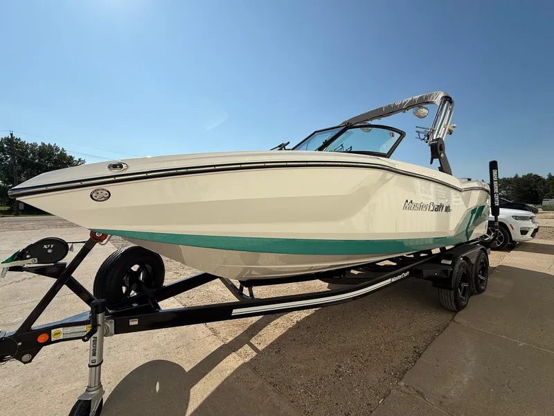 Slide: The Image of MasterCraft NXT 22 2021 - 3