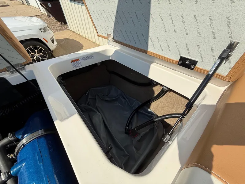 Slide: The Image of MasterCraft NXT 22 2021 - 32