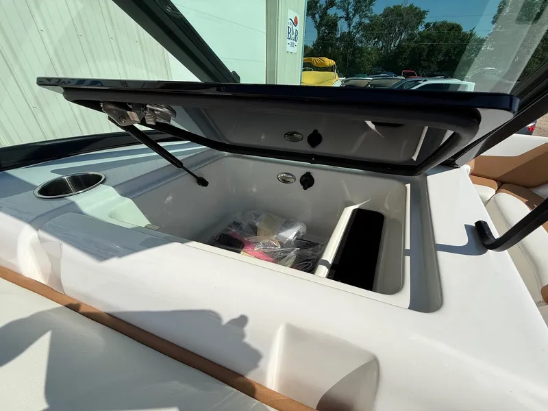 Slide: The Image of MasterCraft NXT 22 2021 - 37