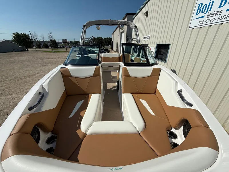 Slide: The Image of MasterCraft NXT 22 2021 - 5