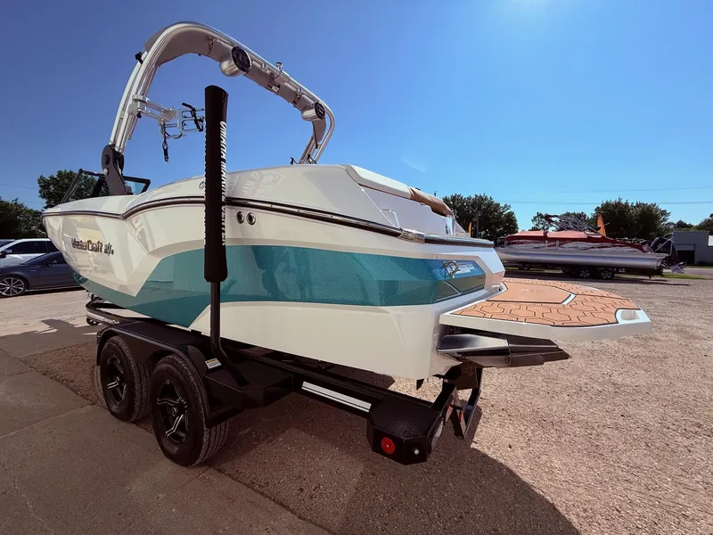 Slide: The Image of MasterCraft NXT 22 2021 - 7