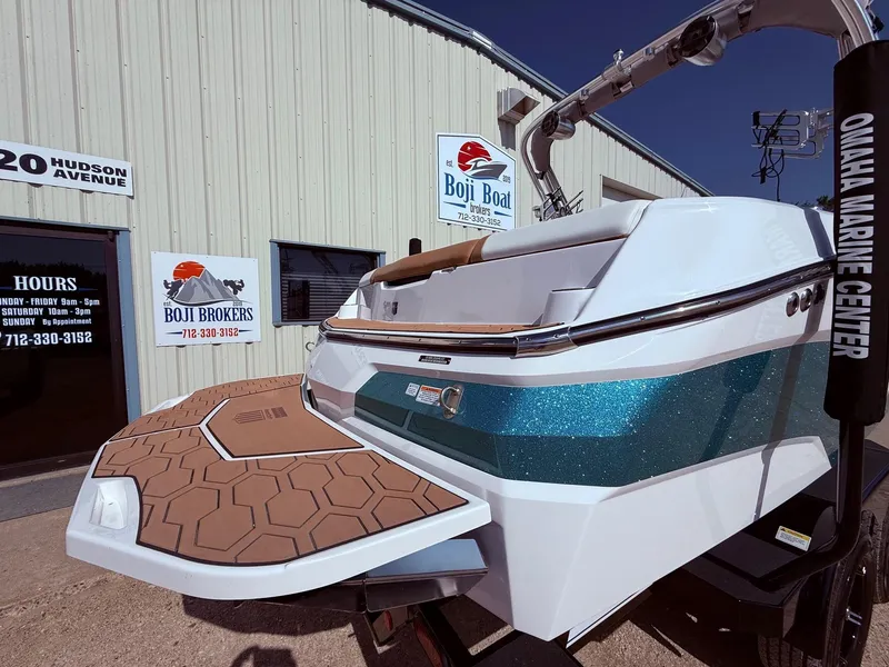 Slide: The Image of MasterCraft NXT 22 2021 - 8