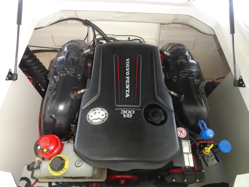 Slide: The Image of Volvo Penta 300 V8 engine in 2020 Chaparral 23 SSi boat. - 21