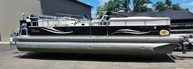 Slide: The Image of Tahoe VISTA ELITE 24 2010 - 2