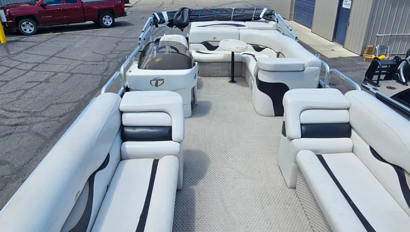 Slide: The Image of Tahoe VISTA ELITE 24 2010 - 5