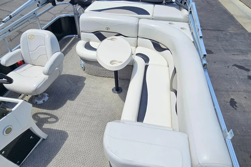 Slide: The Image of Tahoe VISTA ELITE 24 2010 - 6