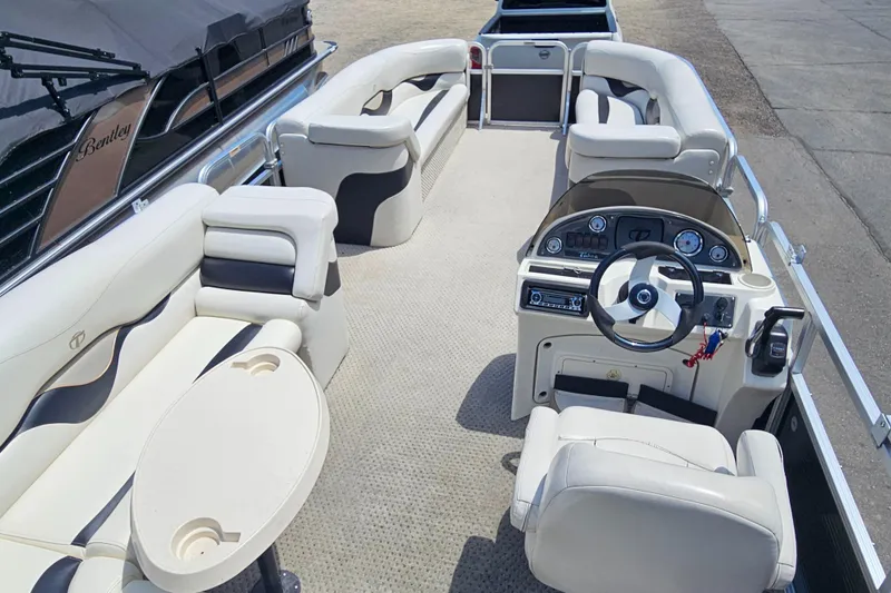 Slide: The Image of Tahoe VISTA ELITE 24 2010 - 8