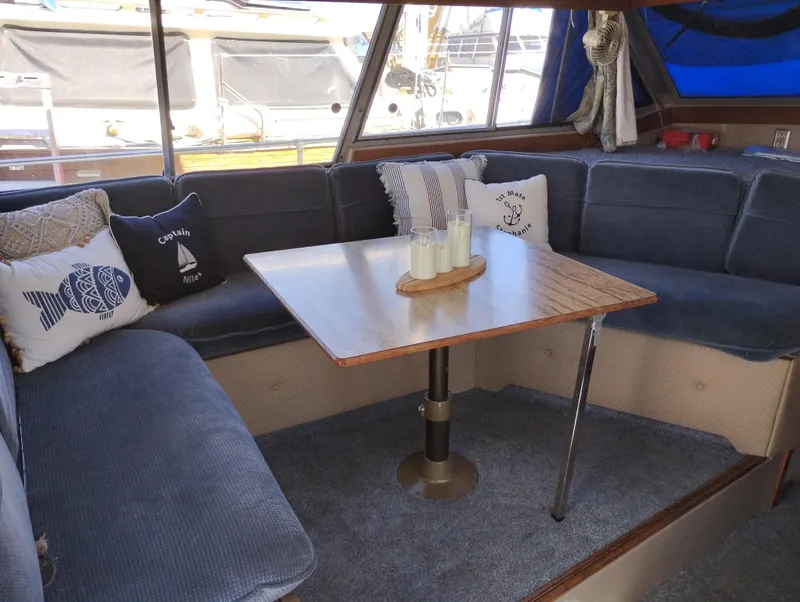Slide: The Image of Interior of 1986 Bayliner 3870 Motoryacht with cozy seating and decorative pillows. - 14