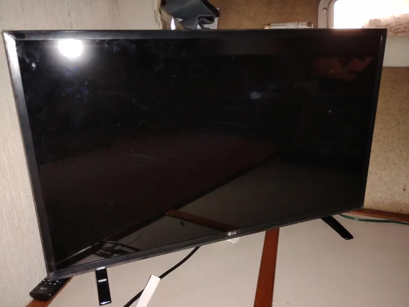 Slide: The Image of Flat-screen LG TV inside 1986 Bayliner 3870 Motoryacht cabin. - 23