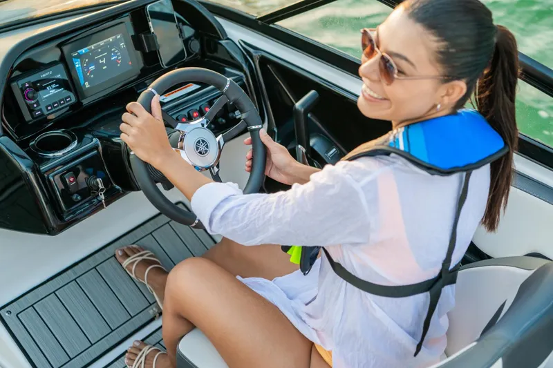 Slide: The Image of Yamaha 195S 2025 - 13