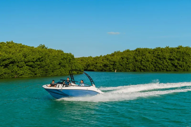 Slide: The Image of Yamaha 195S 2025 - 33