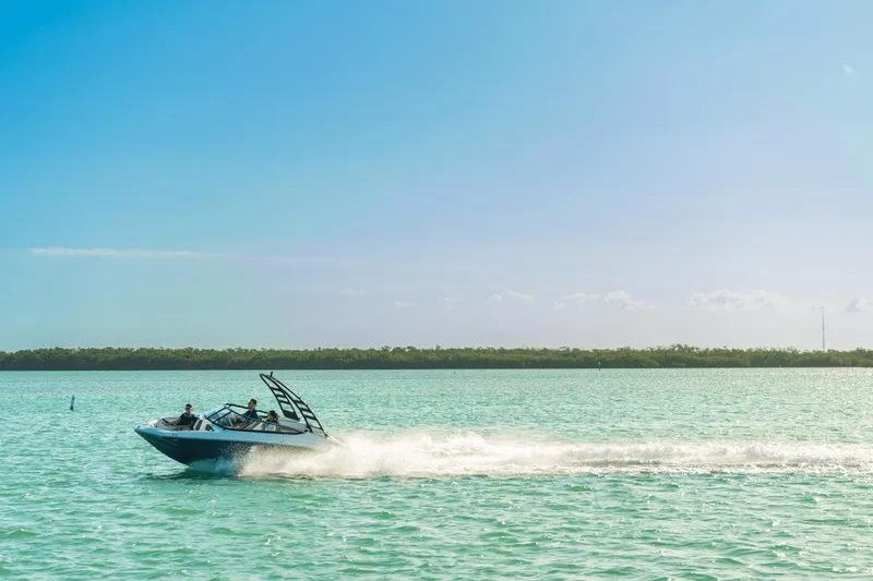 Slide: The Image of Yamaha 195S 2025 - 35